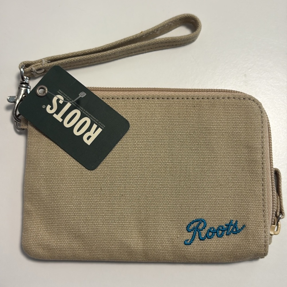 ROOTS Vintage Canvas Wristlet